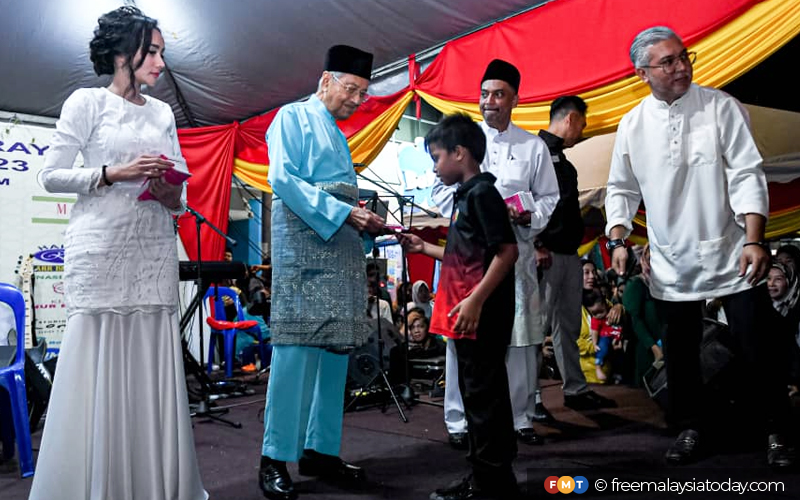 Come sign ‘Malay Proclamation’, Dr M urges Malay voters