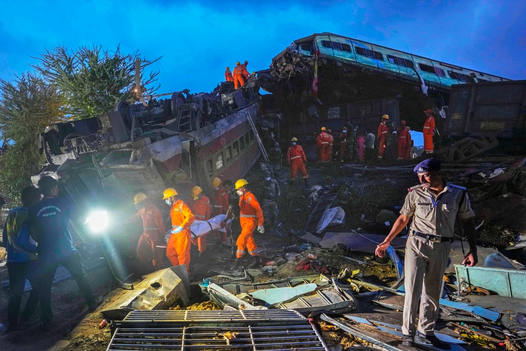 Indian Train Derailment Kills At Least 4, Injures About 80 | FMT