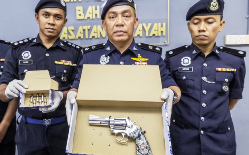 Ugut cedera ahli keluarga, lelaki miliki pistol ditahan