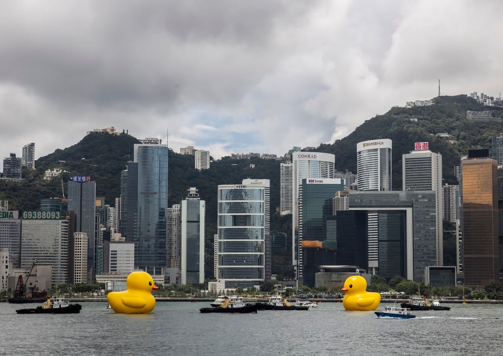 Lucky rubber duck no match for HK's baking heat