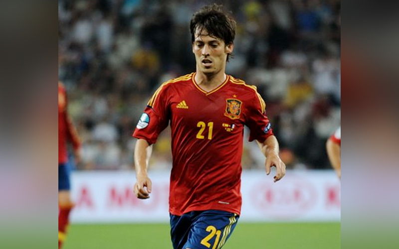 Knee injury forces Spanish midfielder Silva to announce retirement