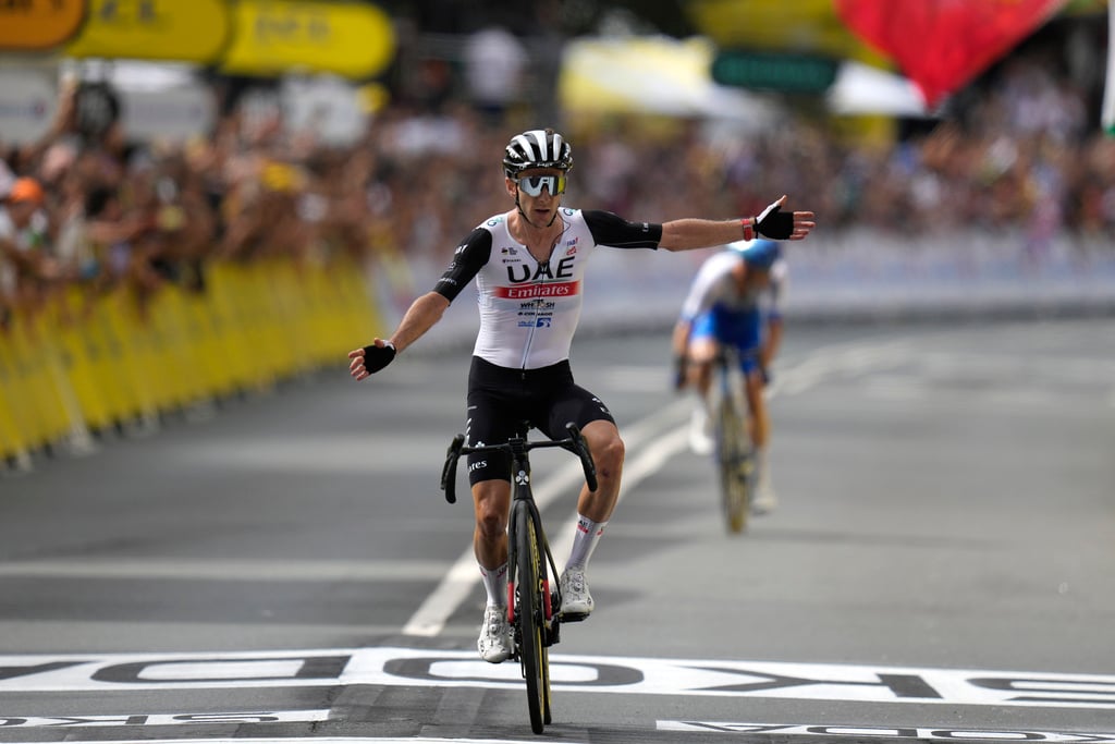 Adam Yates beats twin Simon in Tour de France Stage 1