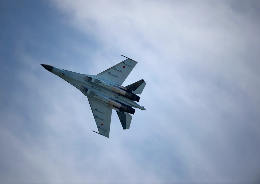 Russian pilot dies after jet crashes into Azov Sea