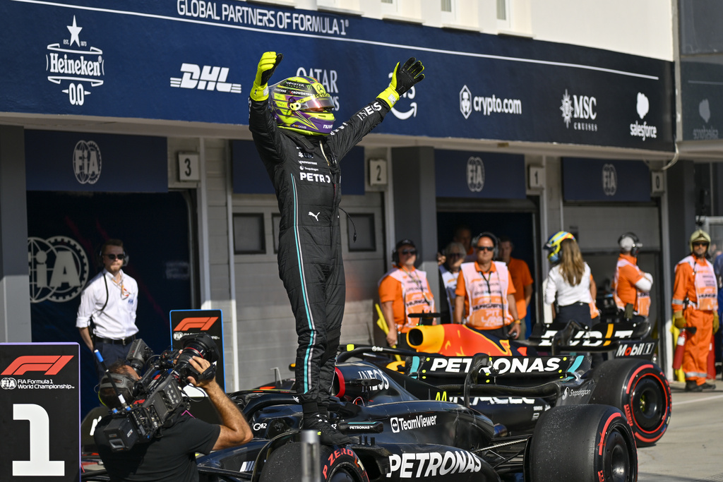 Hamilton ends drought to claim record pole in Hungary