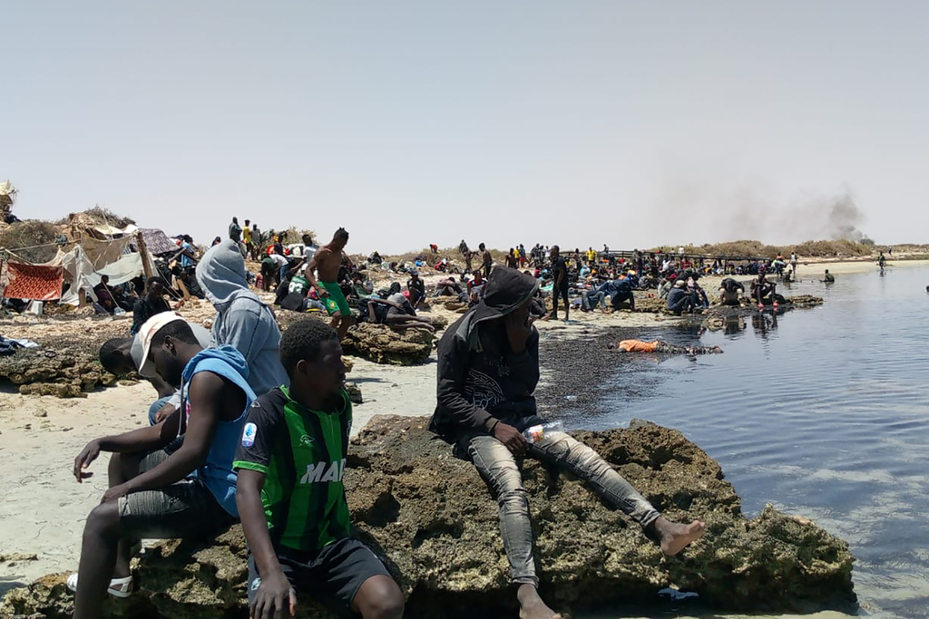 Migrants stranded on Tunisia-Libya border moved, says NGO
