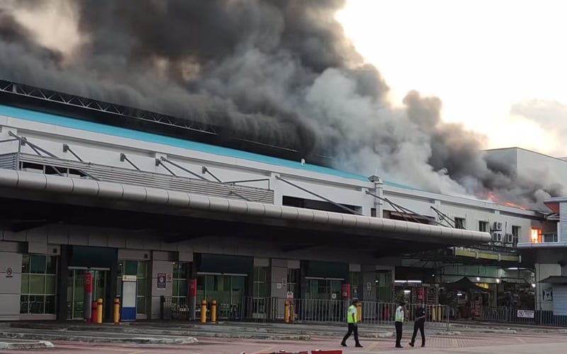 4 kedai di Larkin Sentral terbakar