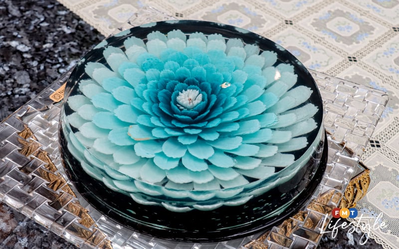 Ex-Account Director Now Makes & Sells Super Realistic Jelly Flower Cakes -  TODAY