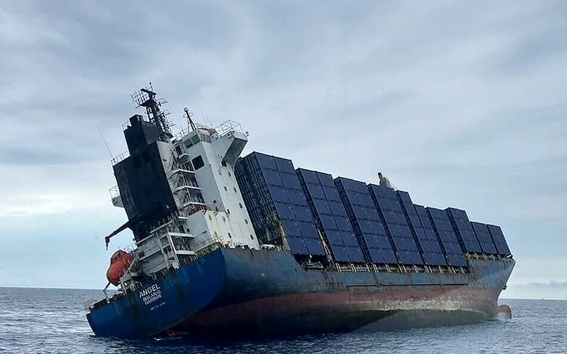 Kapal karam: Usaha selamat 600 kontena giat dilaksana di Kaohsiung | FMT