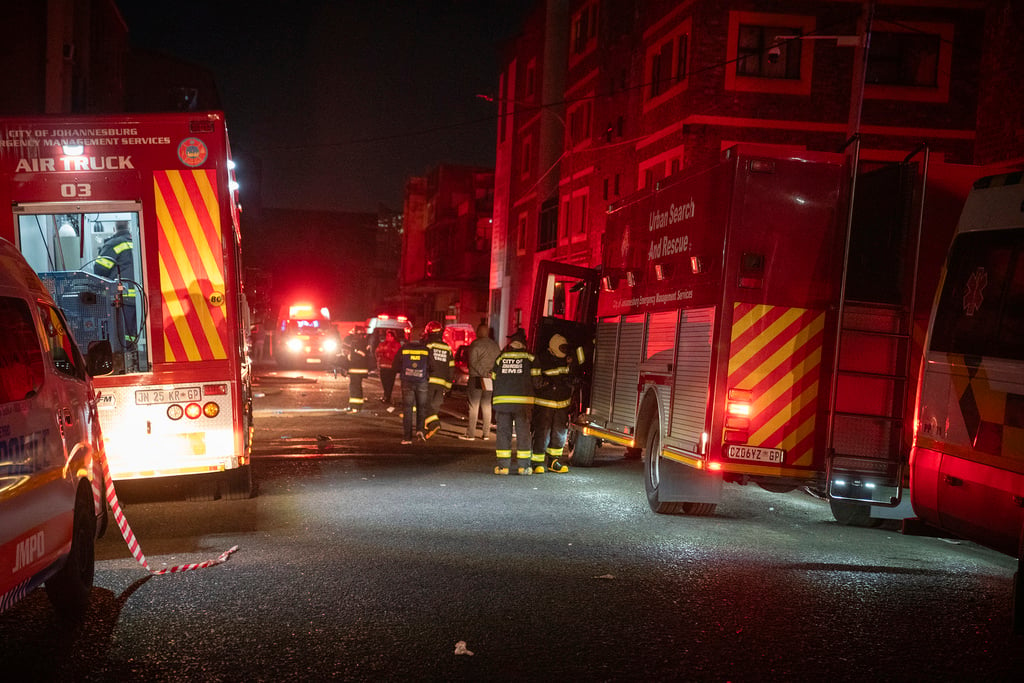 2 dead, 4 injured in Johannesburg building blaze