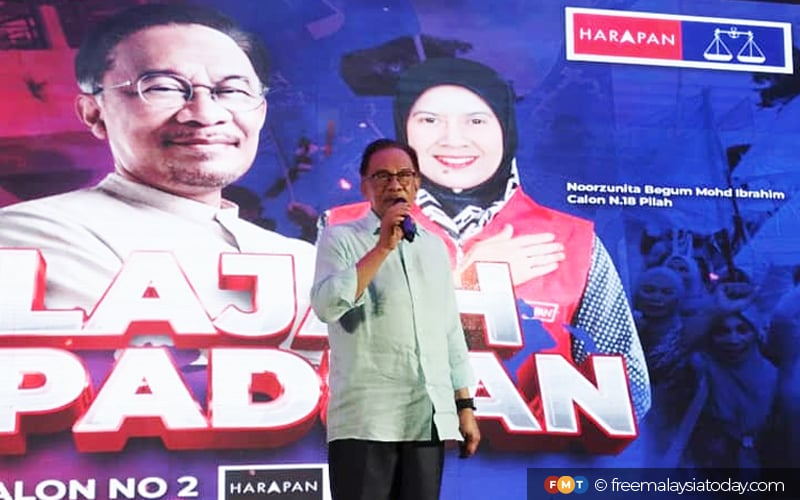 Anwar slams PAS for dragging Perak sultan into politics