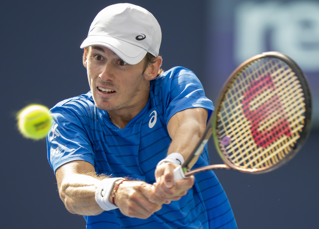 De Minaur shocks Medvedev to reach semis in Toronto