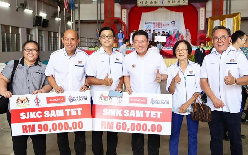 Umno Youth chief wants Nga to explain DAP logo on school donation cheques