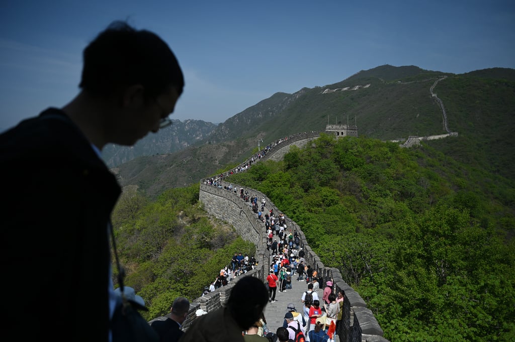 Duo held after smashing hole in Great Wall of China FMT