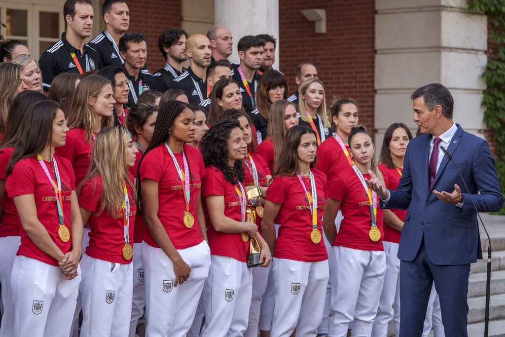 Spain’s PM says players gave ‘world a lesson’ over World Cup kiss