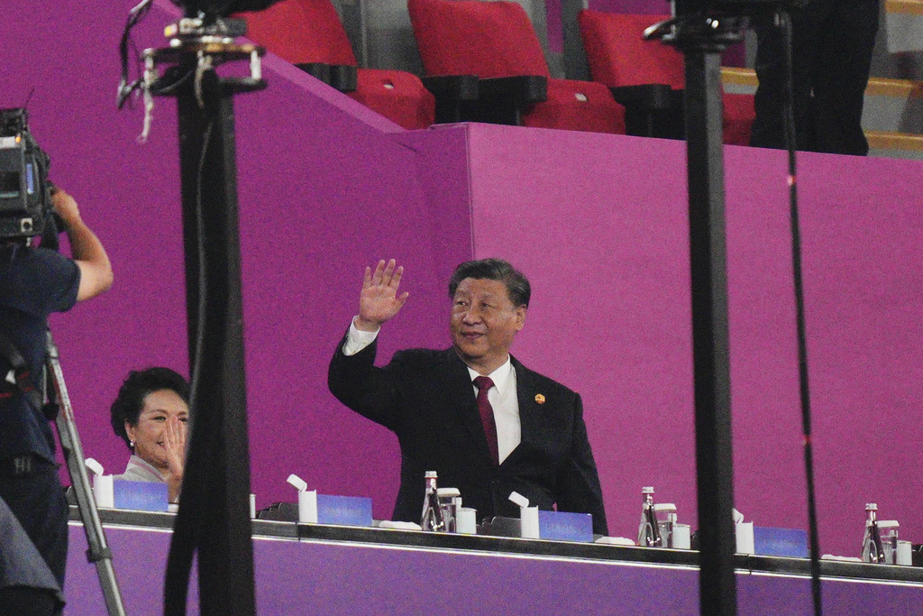 crowd-roars-welcome-for-xi-at-asian-games-opening-ceremony-fmt