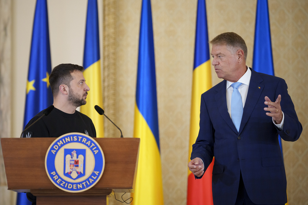 Zelensky hails Ukrainian-Romanian ties on first visit since Russian invasion