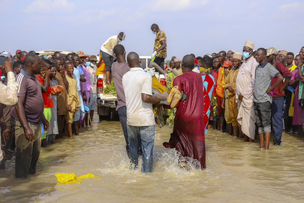 8 Dead Several Missing After Nigerian Ferry Capsizes Fmt 6966