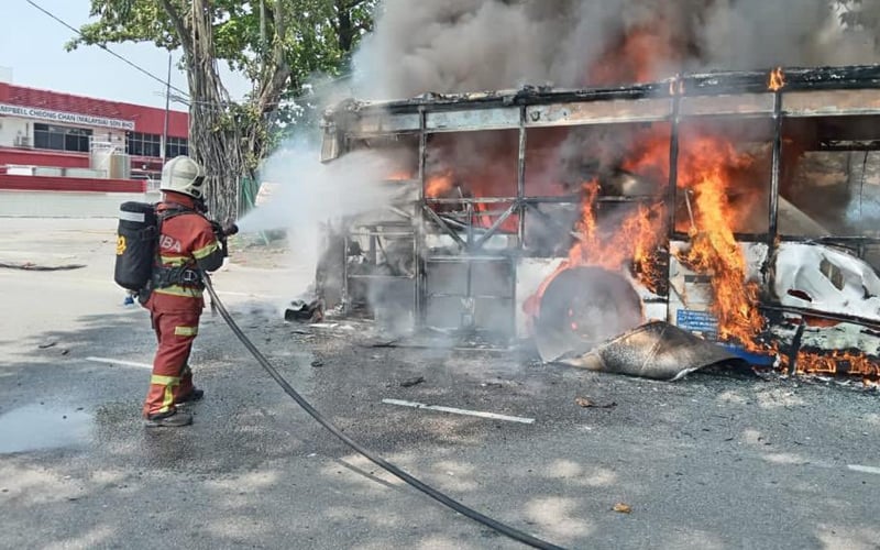 9 terselamat bas Rapid KL terbakar di PJ