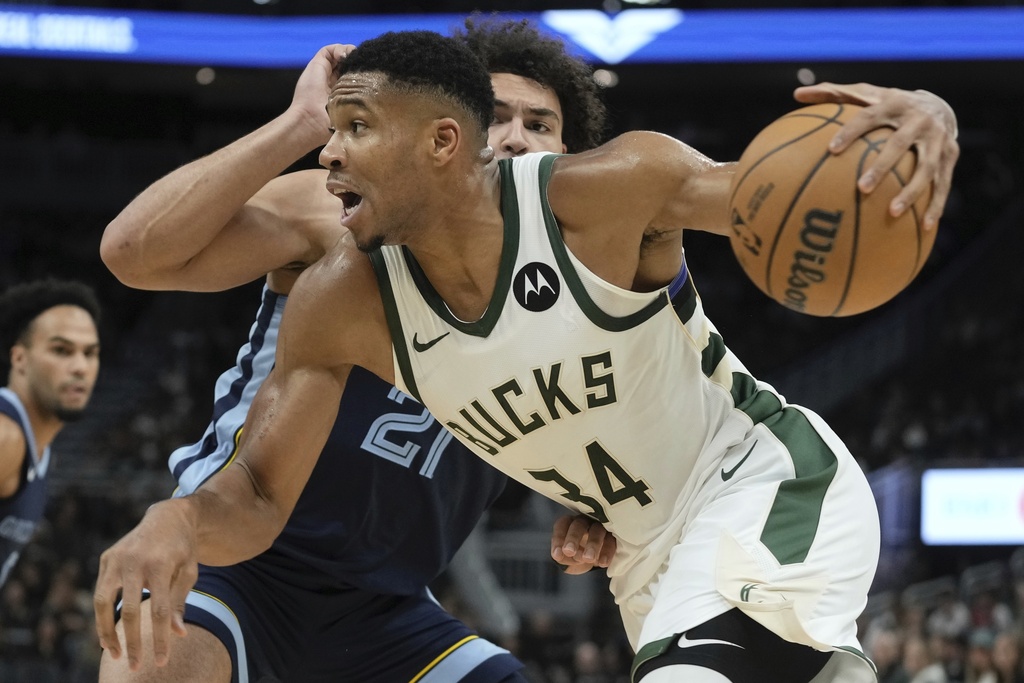 Bucks superstar Antetokounmpo agrees to 3-year contract extension