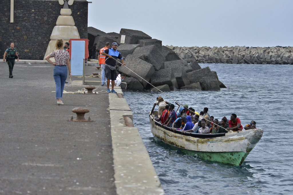 Spain rescues 262 migrants off Canary Islands