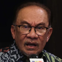 496b59ee anwar ibrahim mugshot 241123