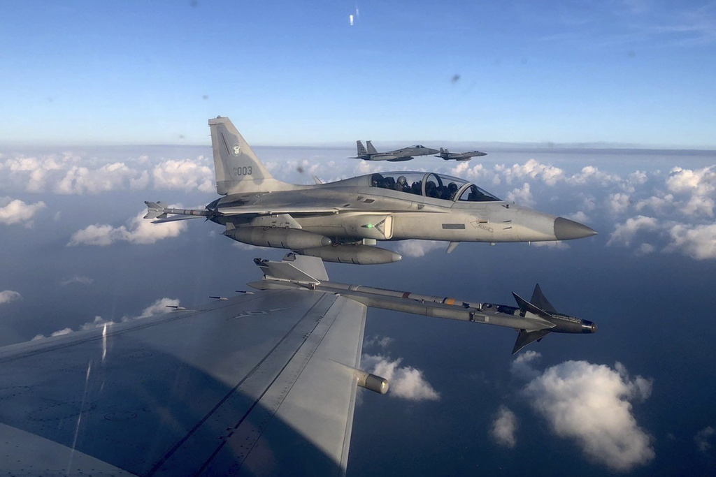 Chinese fighter jets ‘orbited’ Philippine aircraft, says Manila FMT