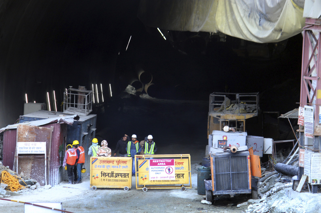 Drilling to rescue 40 men trapped in Indian tunnel halted after snag