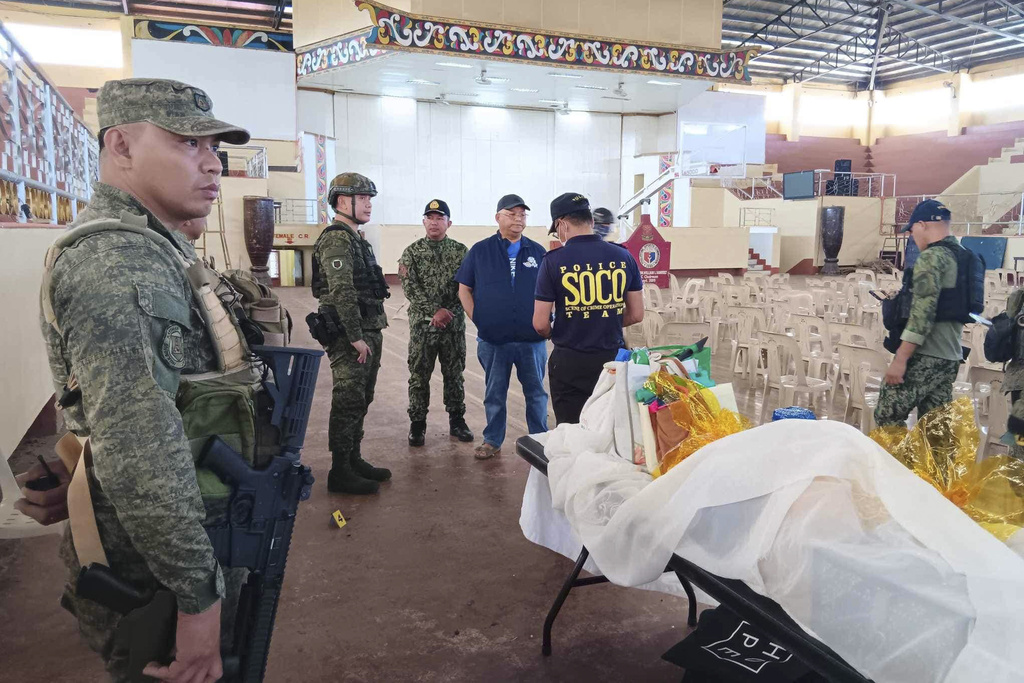 Philippines identifies suspects after bombing at Sunday Mass