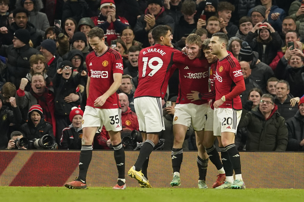 Hojlund goal lifts Man Utd to 3-2 win over Villa