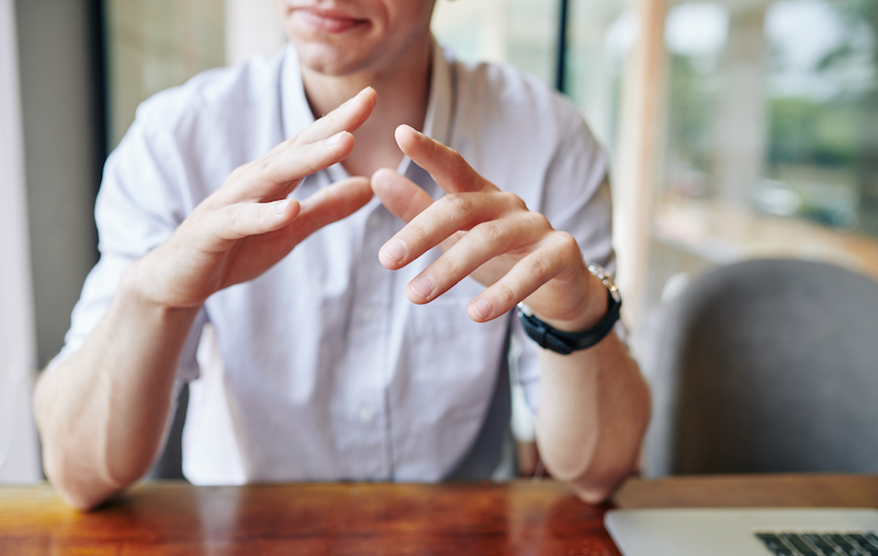 ‘Talk with your hands’ to help you get a grip on new languages