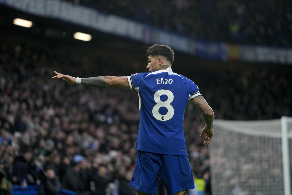 Chelsea’s Fernandez out of Wolves match with hernia