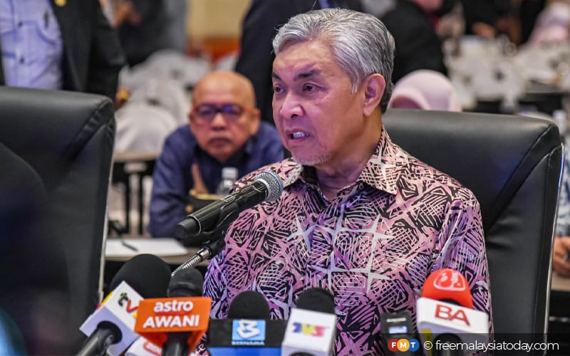 Zahid proposes special bill to ensure govt remains a full term