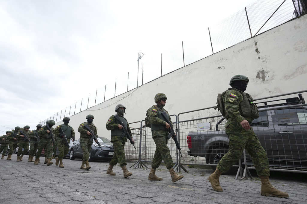 Ecuador under state of emergency, curfew after narco boss escapes