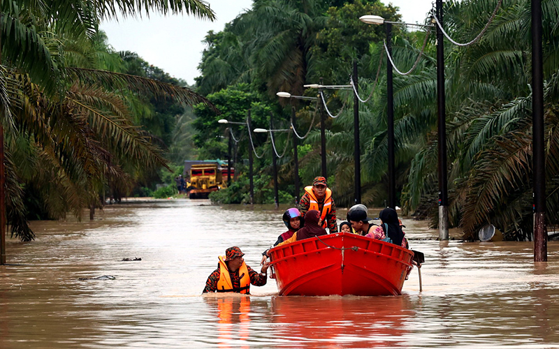 Rains on Singapore, floods in Johor