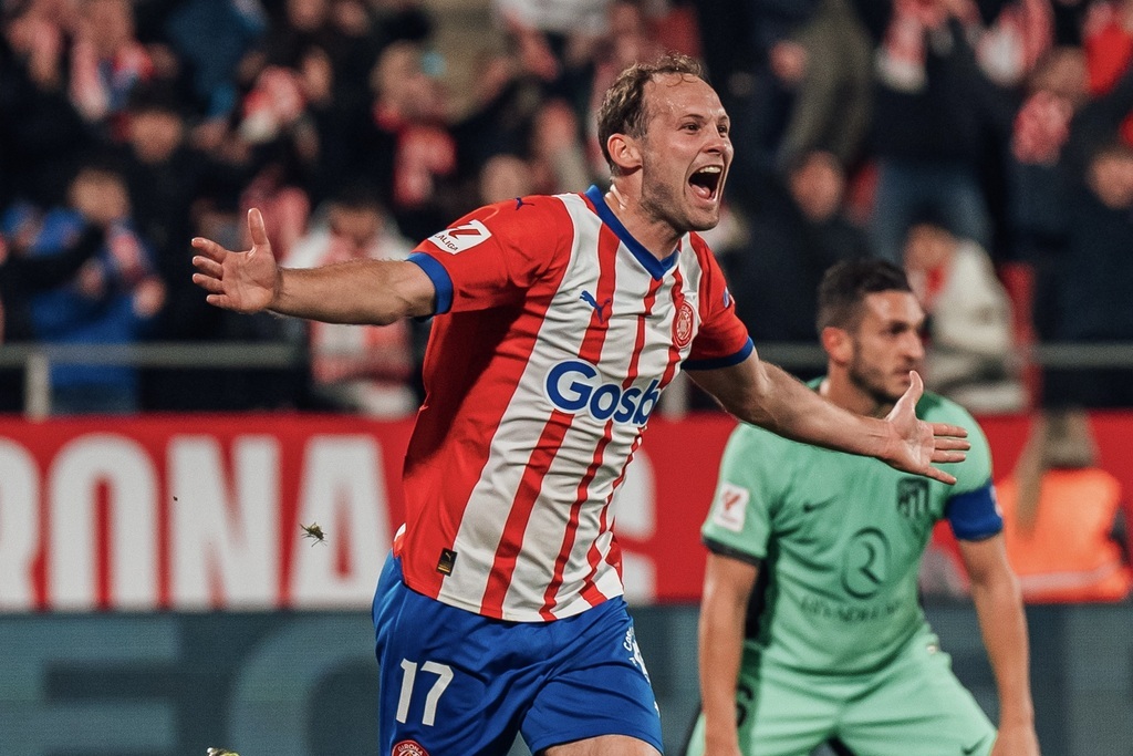 Girona snatch late win over Atletico, keep pace with leaders Real