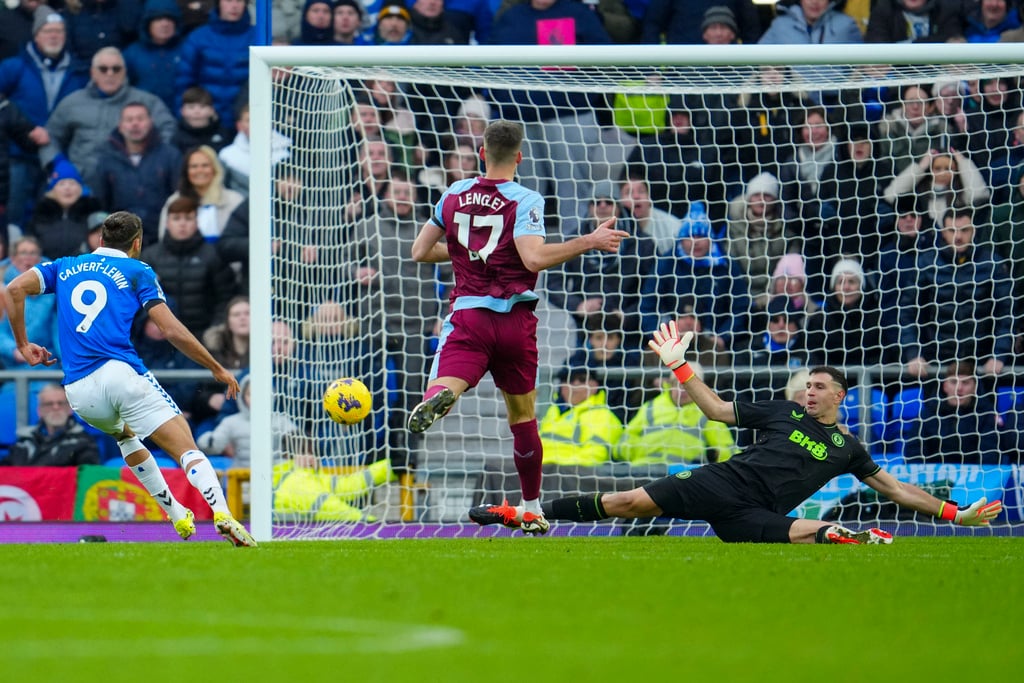 Villa stay third after 0-0 draw at Everton