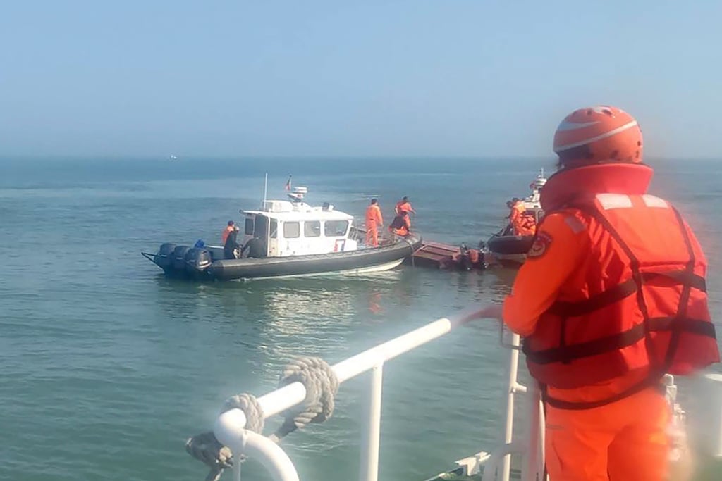 Taiwan drives away Chinese coast guard boat
