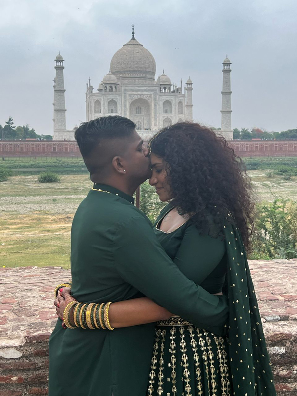 Taj Mahal Couple Photoshoot , Pre wedding photography in taj mahal, pre  wedding photographer in taj mahal, couple photoshoot in taj mahal, agra  wedding photography,