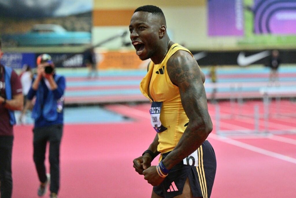 Hurdles King Holloway Sets New World Record At Us Indoor Championships 