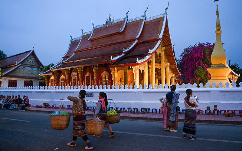 和平被破坏：老挝小镇努力应对旅游业的繁荣