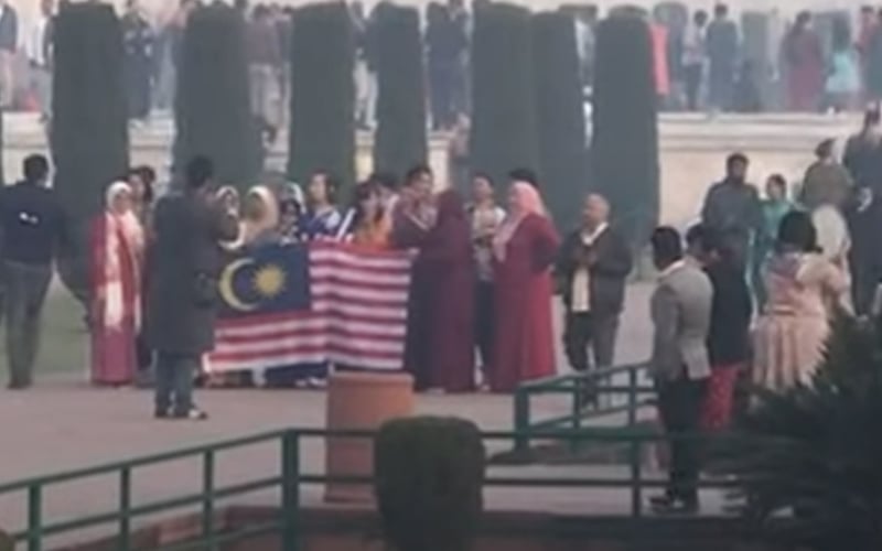 马来西亚人因在泰姬陵挥舞国旗而受到谴责