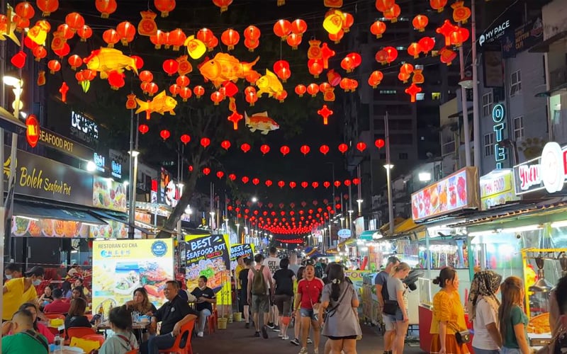 Humdrum by day, vibrant by night, Jalan Alor continues to pull crowds