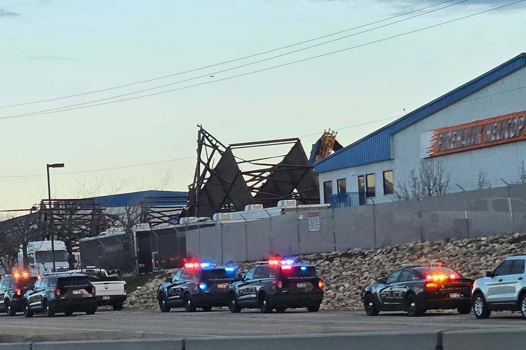 3 killed, 9 injured in construction collapse at Idaho airport