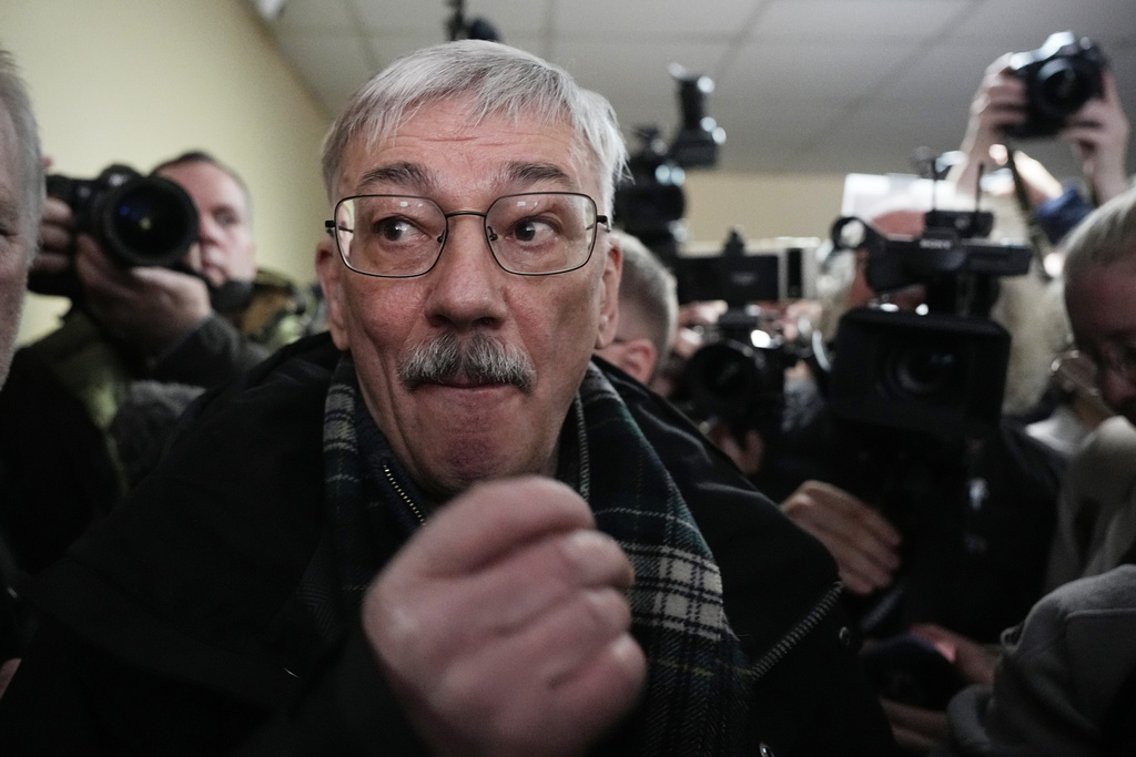 Russia jails rights campaigner Orlov for 2.5 years
