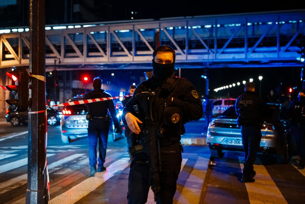 Paris cops shoot ‘threatening’ cleaver-wielding man