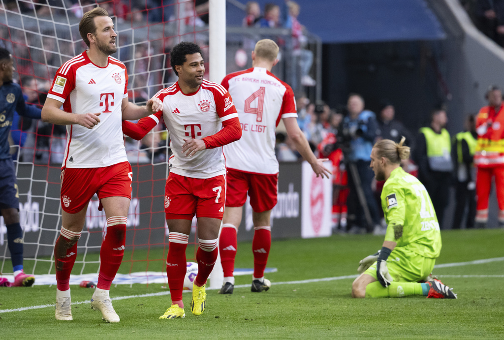 Record Breaking Kane Nets Hattrick As Bayern Humble Mainz 8 1 Fmt