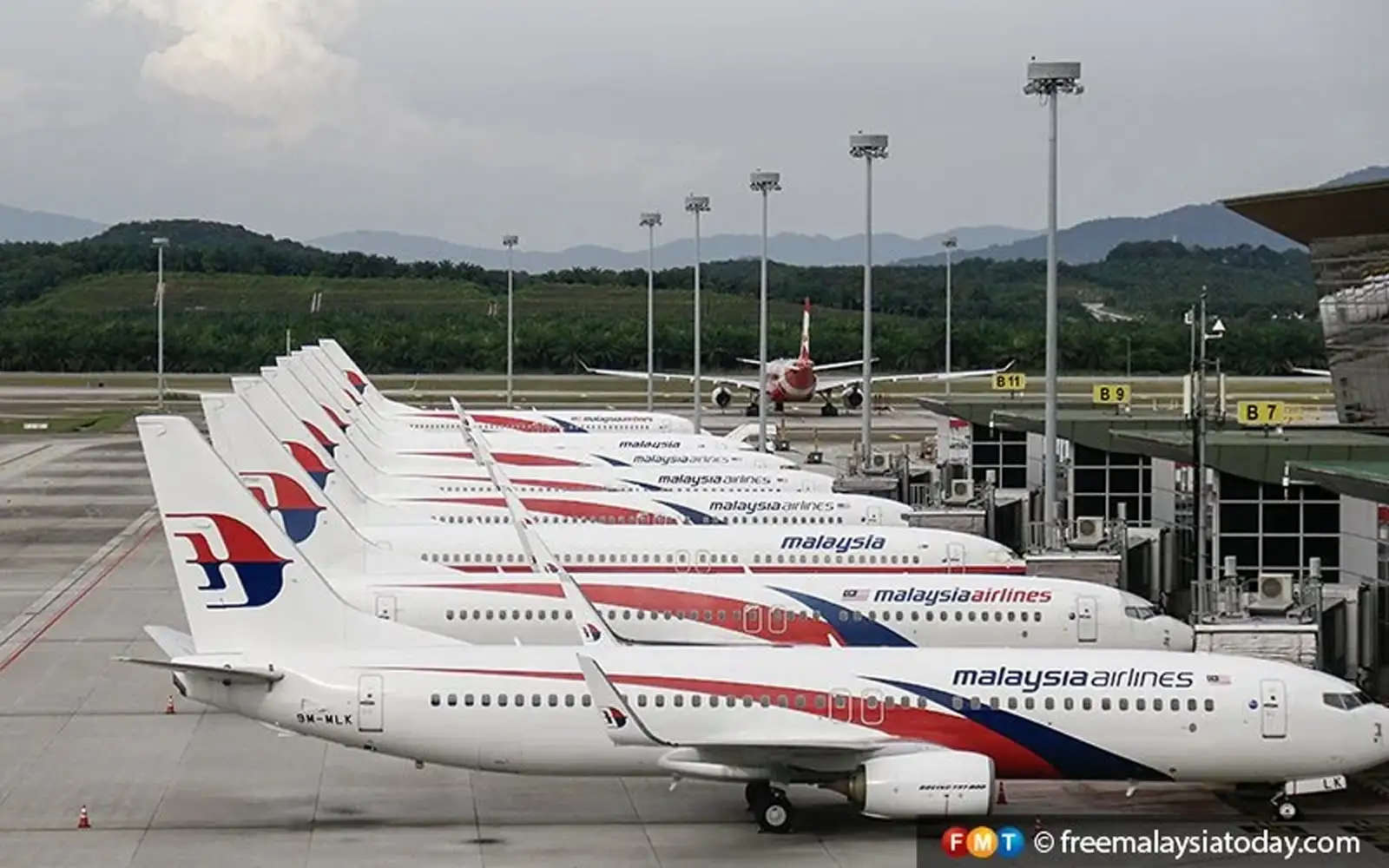 Malaysia Airlines axes 10 flights over Mount Ruang eruptions