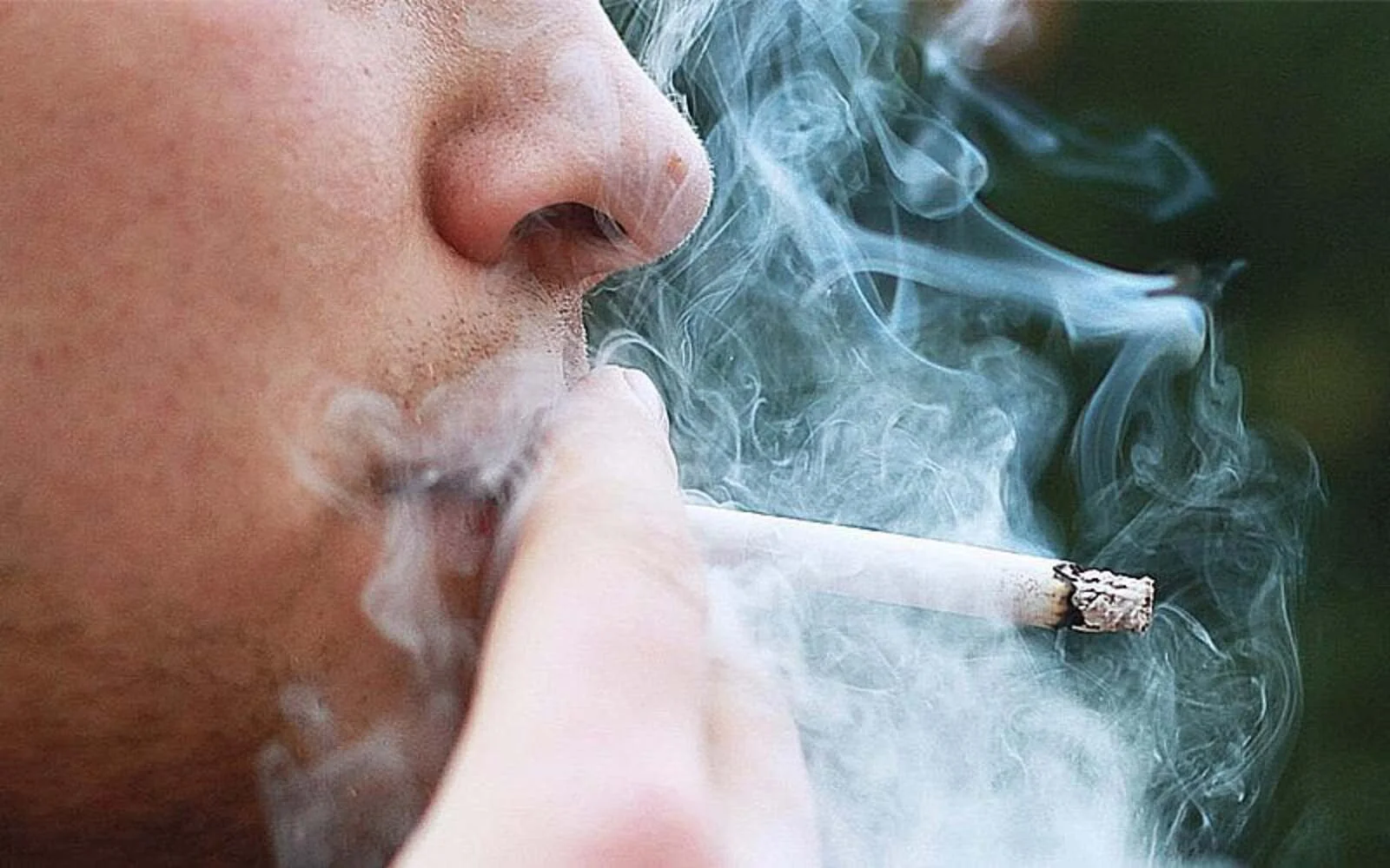 UK to introduce bill to phase out smoking among young