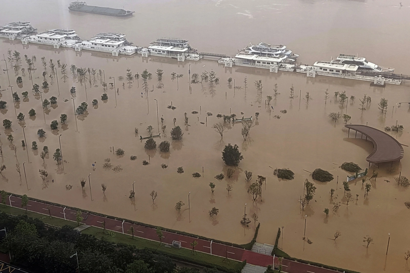 Victims of floods in China race to salvage property FMT