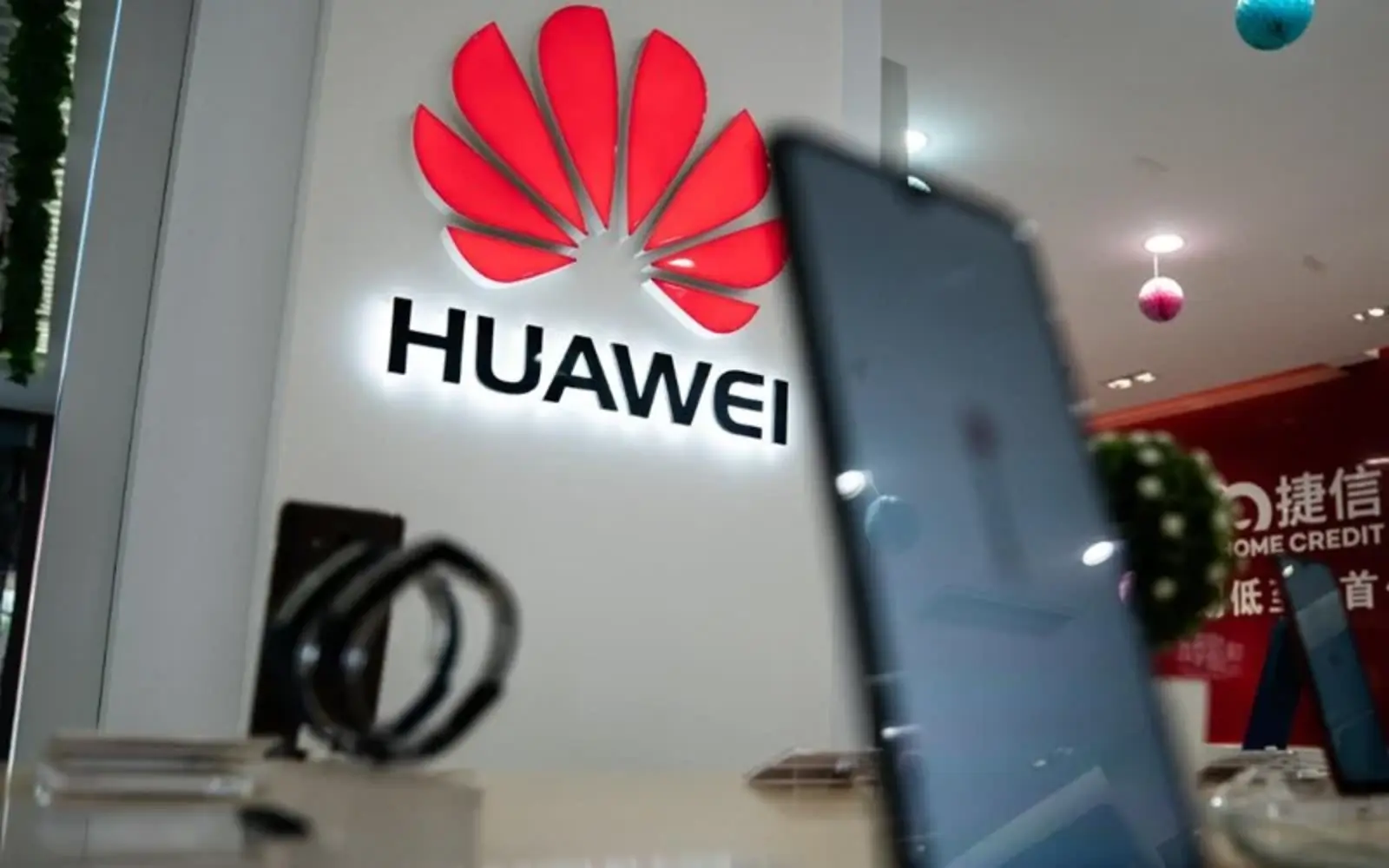 Huawei’s profits fall 13% in first 3 quarters